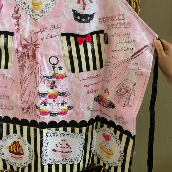 NWT—Kitchen Chic NY Cupcake Apron - Picture 4 of 4